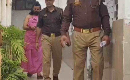 चलती ट्रेन में आशुतोष महाराज पर हमला, नाक काटने की कोशिश  रीवा एक्सप्रेस में सनसनी, धारदार हथियार से साधु पर जानलेवा वार