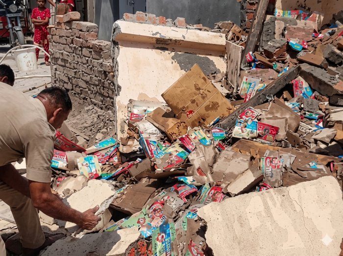 करनाल में पटाखा गोदाम में धमाका, एक बच्ची घायल, मकानों को भारी नुकसान