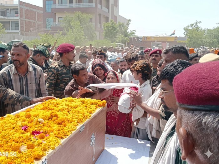 शहीद जवान मोहित का राजकीय सम्मान के साथ अंतिम संस्कार